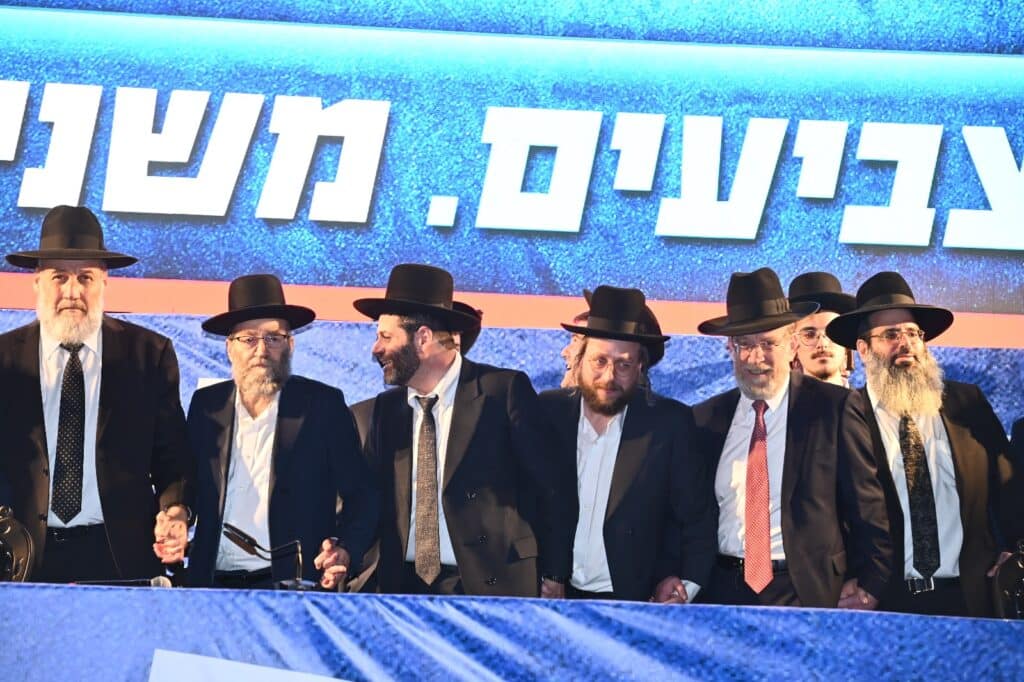 בראשות גדולי ישראל: מאה אלף איש ברחובות בני ברק