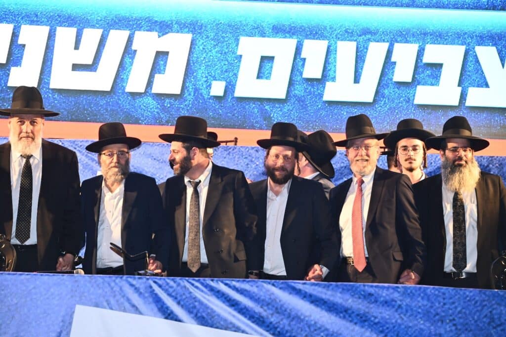 בראשות גדולי ישראל: מאה אלף איש ברחובות בני ברק