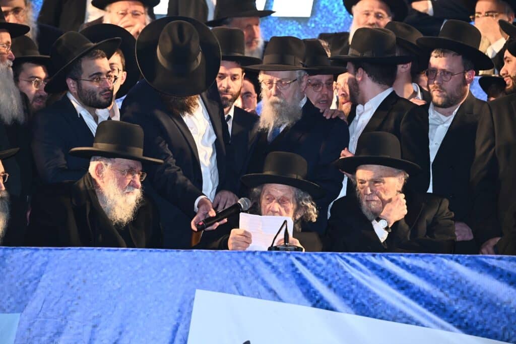 בראשות גדולי ישראל: מאה אלף איש ברחובות בני ברק