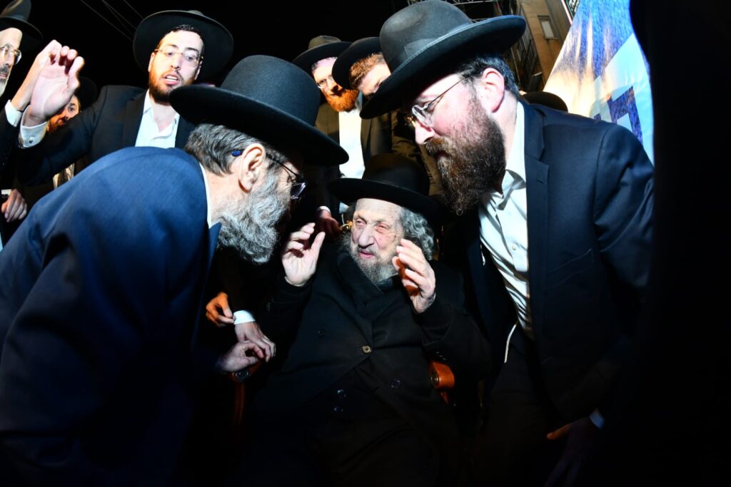 בראשות גדולי ישראל: מאה אלף איש ברחובות בני ברק