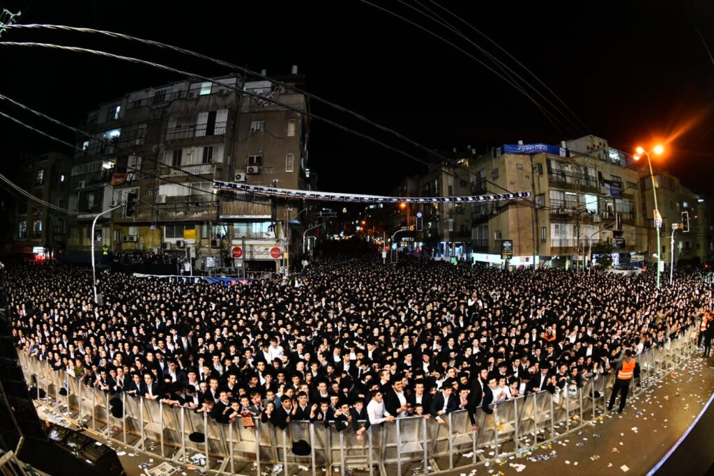 בראשות גדולי ישראל: מאה אלף איש ברחובות בני ברק