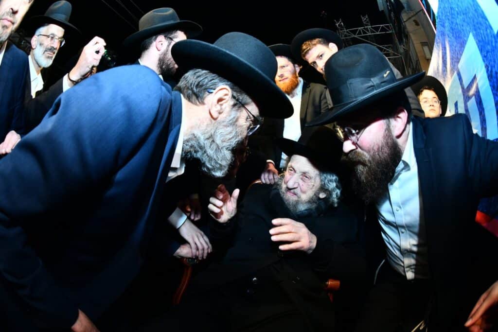 בראשות גדולי ישראל: מאה אלף איש ברחובות בני ברק