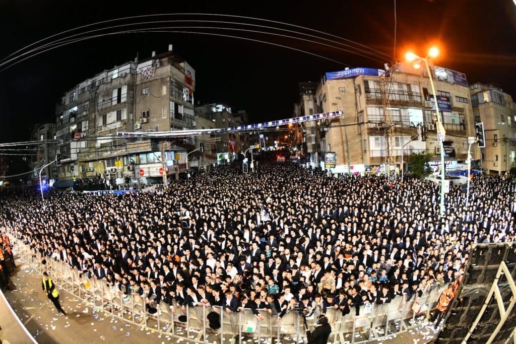 בראשות גדולי ישראל: מאה אלף איש ברחובות בני ברק