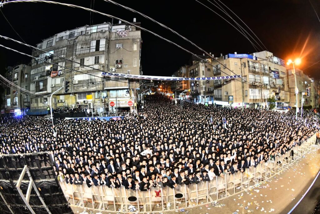בראשות גדולי ישראל: מאה אלף איש ברחובות בני ברק