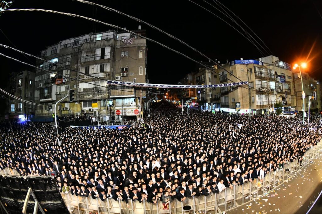בראשות גדולי ישראל: מאה אלף איש ברחובות בני ברק