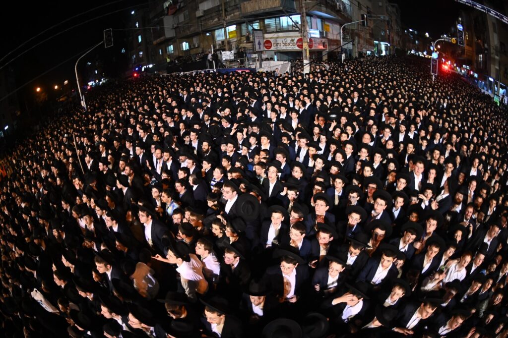 בראשות גדולי ישראל: מאה אלף איש ברחובות בני ברק