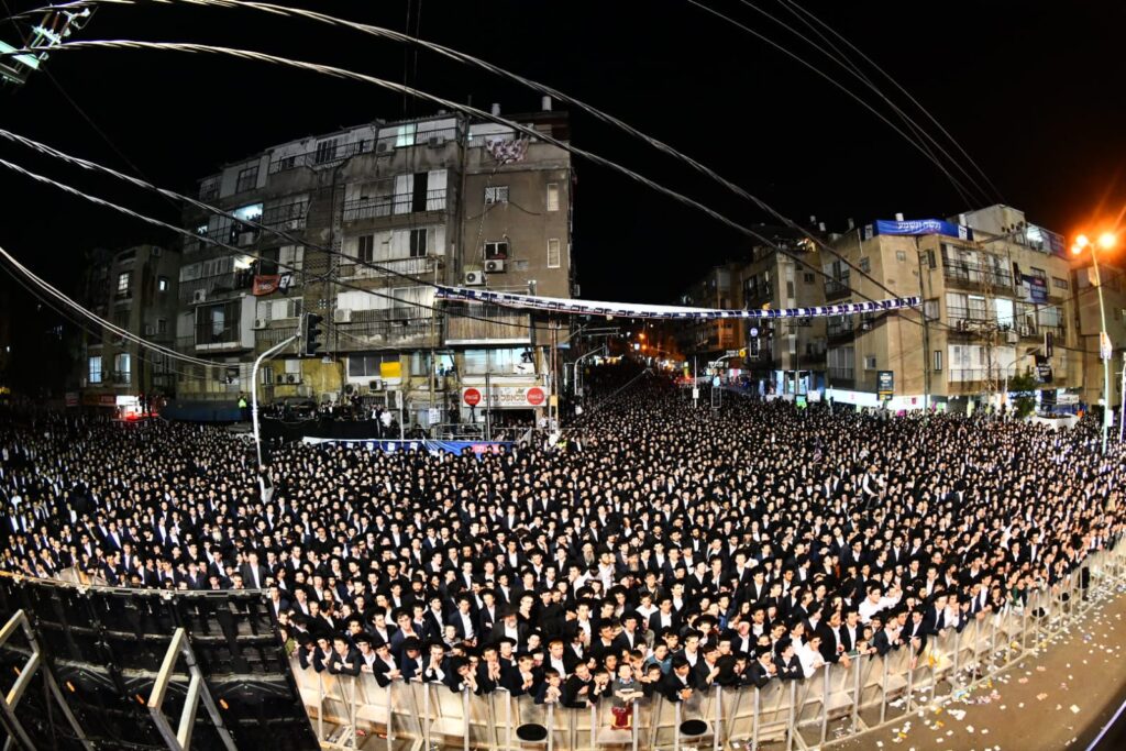 בראשות גדולי ישראל: מאה אלף איש ברחובות בני ברק