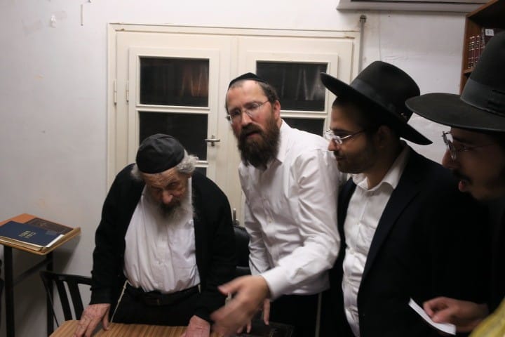 "להתמקד בהלכה": בחורי אורחות תורה סיימו משנה ברורה