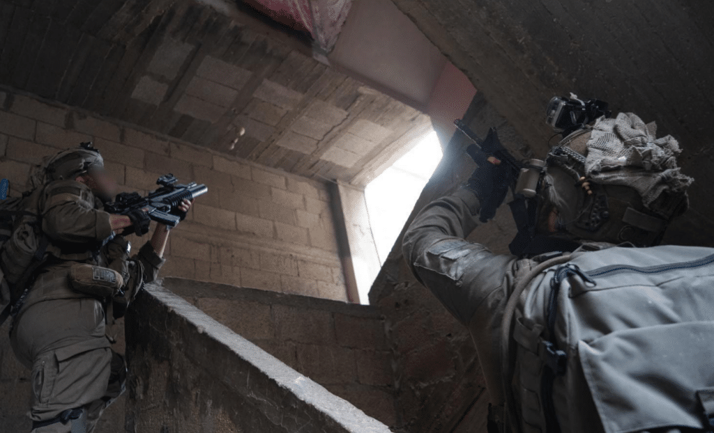 תיעוד מלחימת יחידת אגוז של עוצבת הקומנדו