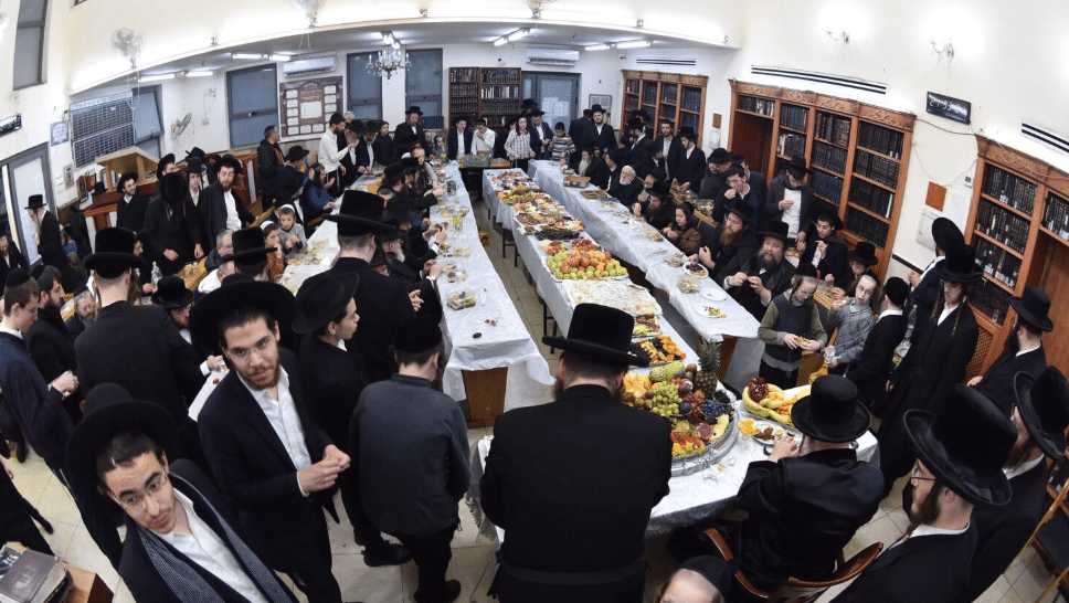 בהוראת הרבי מאשלג: עשרות משפחות עזבו את ישראל - מחשש למלחמה