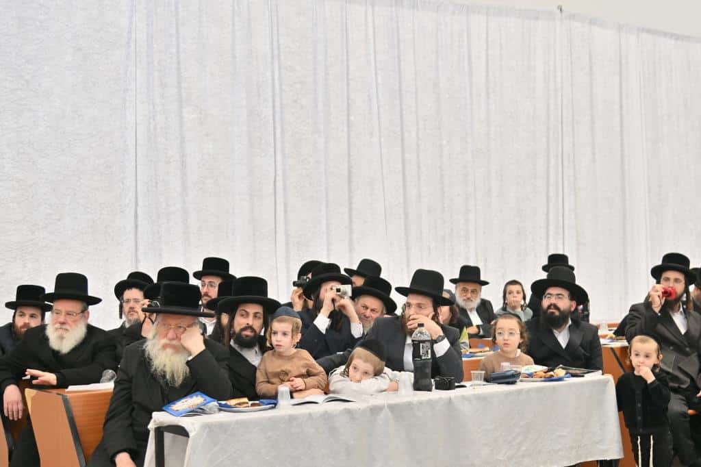 במעמד האדמו"ר: מסיבת חומש בנדבורנא