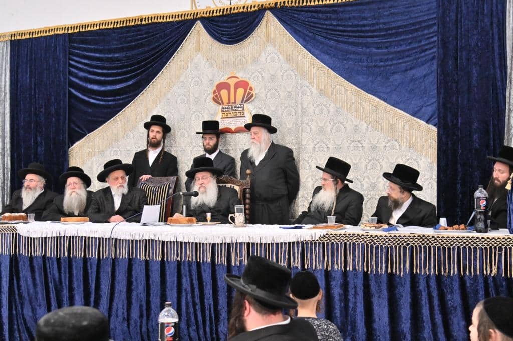 במעמד האדמו"ר: מסיבת חומש בנדבורנא