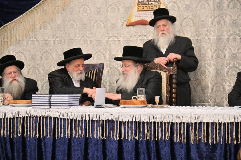 במעמד האדמו"ר: מסיבת חומש בנדבורנא