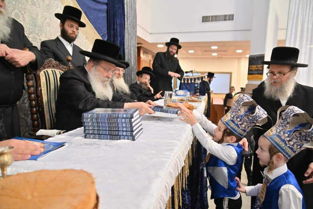 במעמד האדמו"ר: מסיבת חומש בנדבורנא