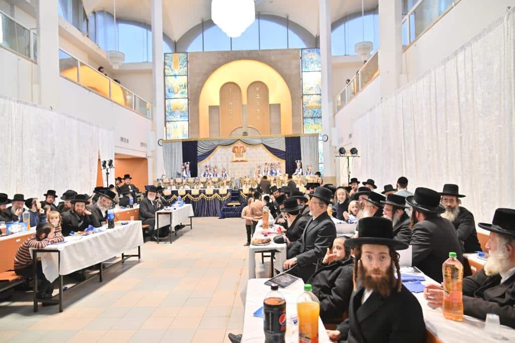 במעמד האדמו"ר: מסיבת חומש בנדבורנא