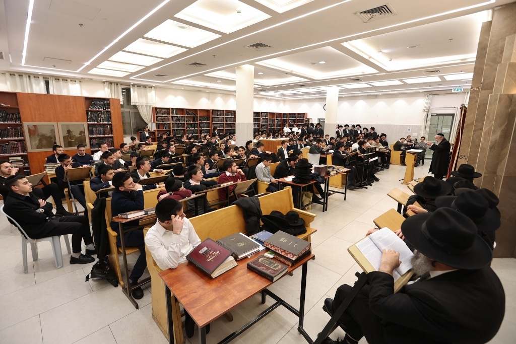 בני הישיבות כתבו חבורות וקיבלו הקדשה מראש הישיבה