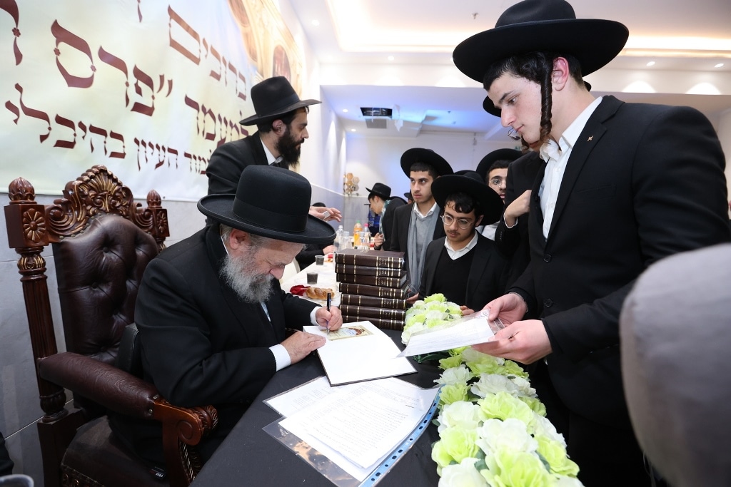 בני הישיבות כתבו חבורות וקיבלו הקדשה מראש הישיבה
