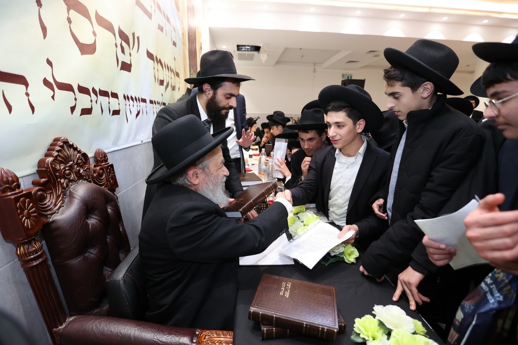 בני הישיבות כתבו חבורות וקיבלו הקדשה מראש הישיבה