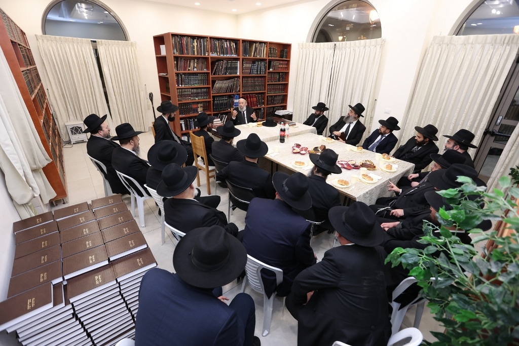 בני הישיבות כתבו חבורות וקיבלו הקדשה מראש הישיבה