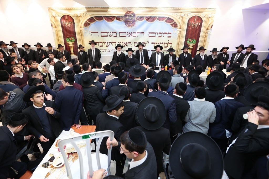 בני הישיבות כתבו חבורות וקיבלו הקדשה מראש הישיבה