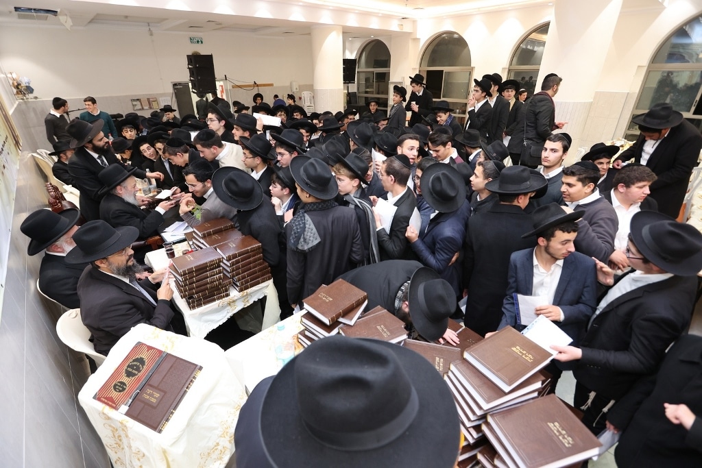 בני הישיבות כתבו חבורות וקיבלו הקדשה מראש הישיבה