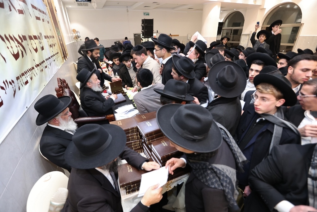 בני הישיבות כתבו חבורות וקיבלו הקדשה מראש הישיבה