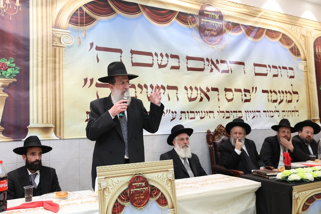 בני הישיבות כתבו חבורות וקיבלו הקדשה מראש הישיבה