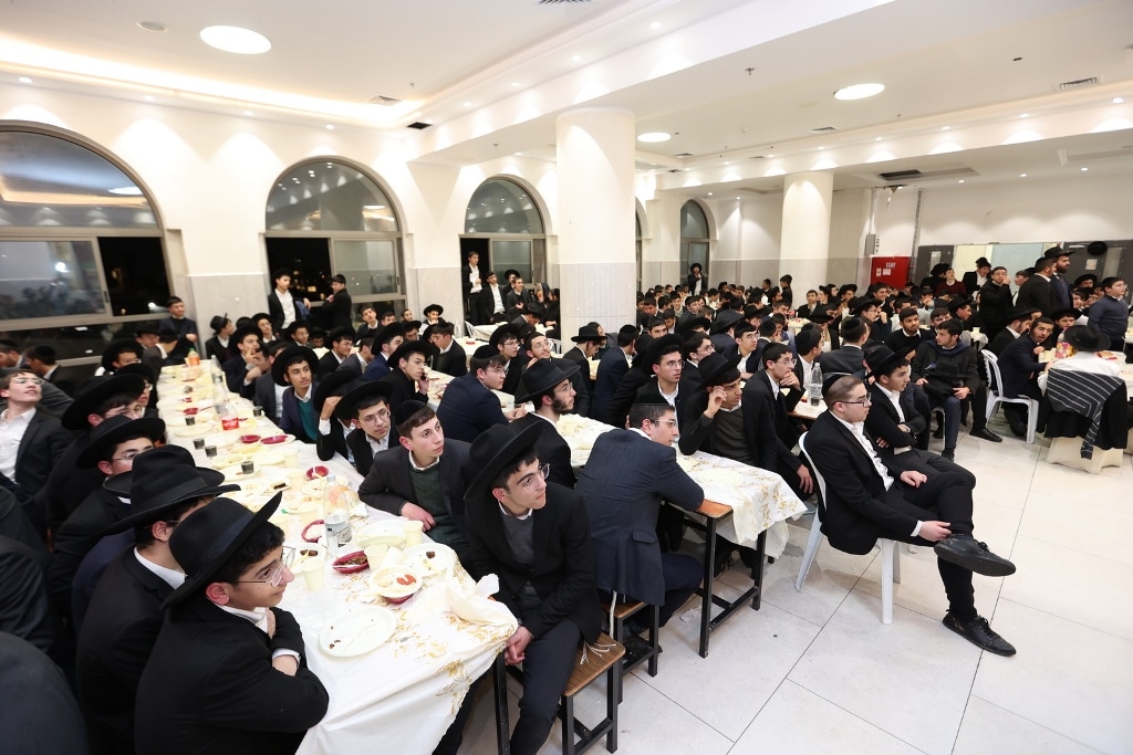 בני הישיבות כתבו חבורות וקיבלו הקדשה מראש הישיבה