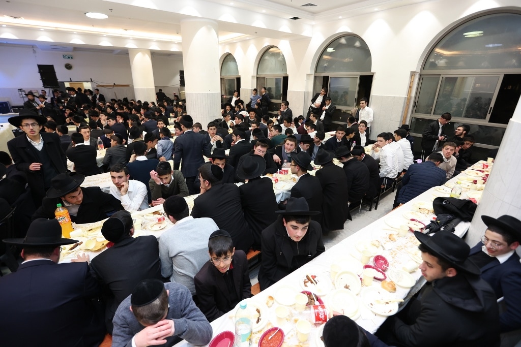 בני הישיבות כתבו חבורות וקיבלו הקדשה מראש הישיבה