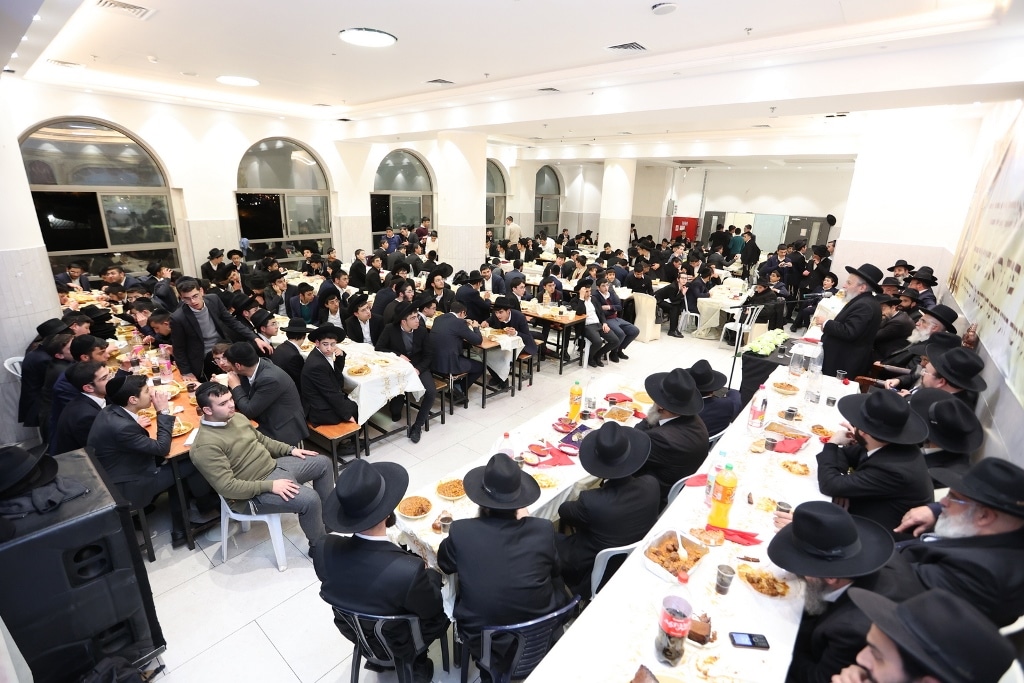 בני הישיבות כתבו חבורות וקיבלו הקדשה מראש הישיבה