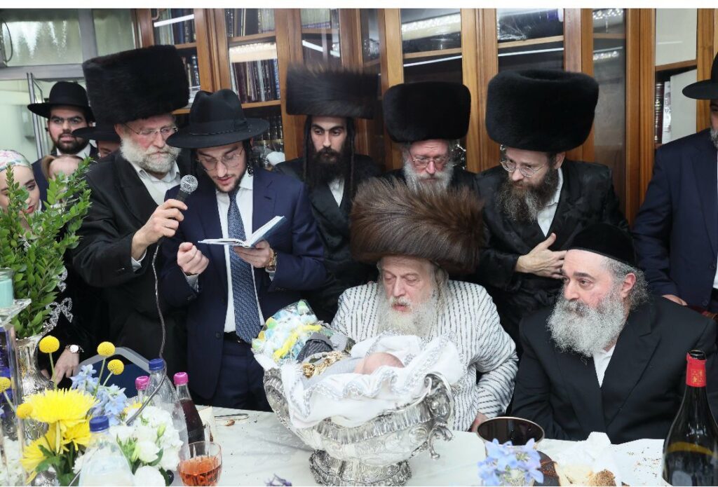 האדמו"ר ממבקשי אמונה פדה את נכדו של האדמו"ר רבי יקותיאל אבוחצירא • גלריה
