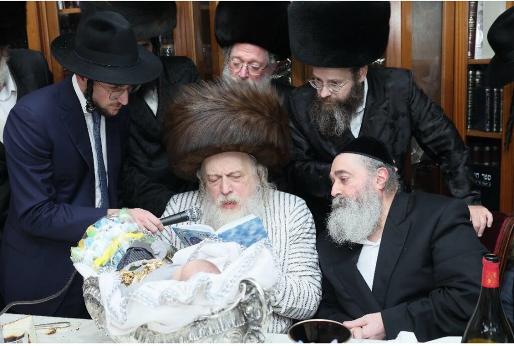 האדמו"ר ממבקשי אמונה פדה את נכדו של האדמו"ר רבי יקותיאל אבוחצירא • גלריה
