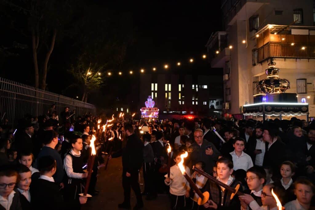 גלריה: הכנסת ספר תורה ל'בית החסידים'