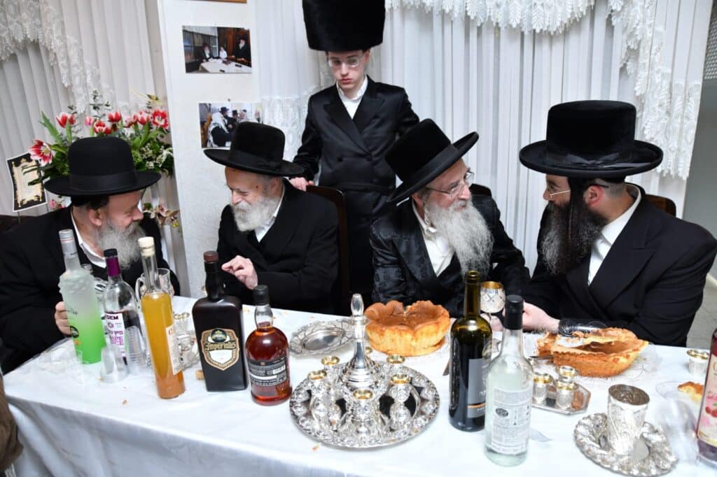 גלריה: הכנסת ספר תורה ל'בית החסידים'