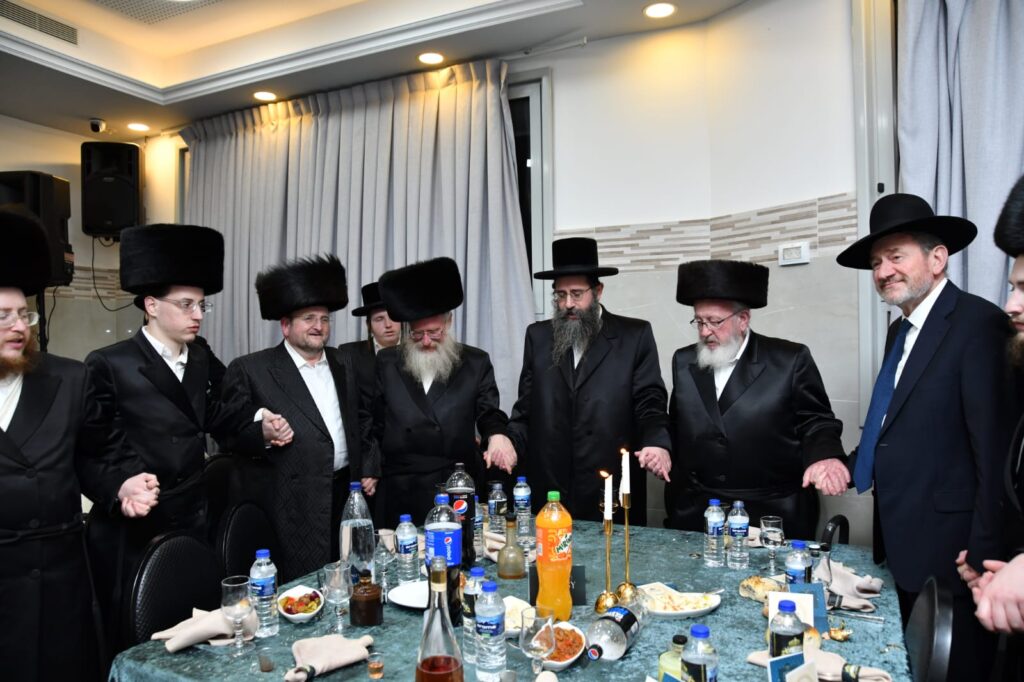 גלריה: הכנסת ספר תורה ל'בית החסידים'