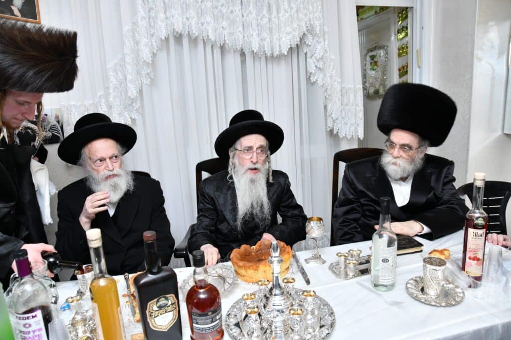 גלריה: הכנסת ספר תורה ל'בית החסידים'