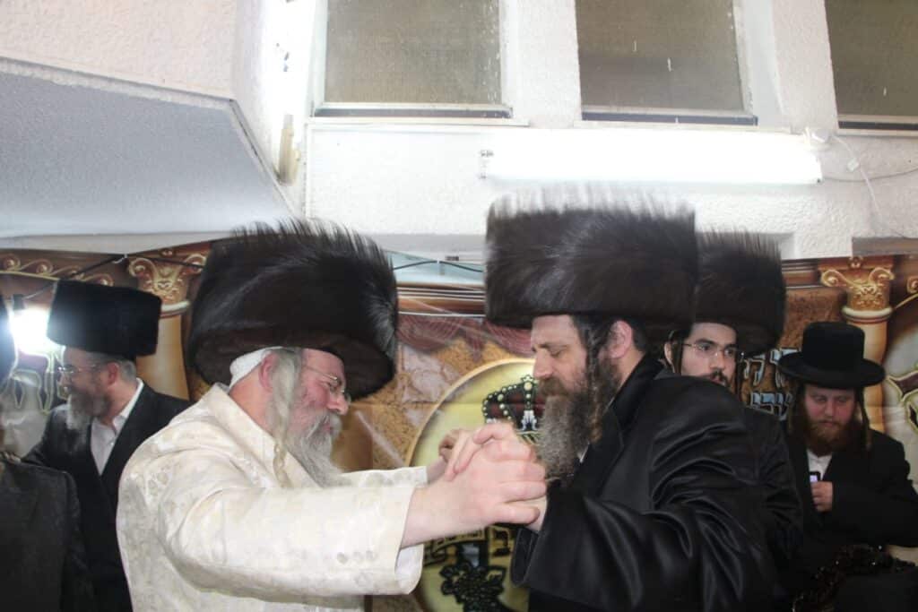 החסידים רקדו: שבע ברכות לבן האדמו"ר מראחוב