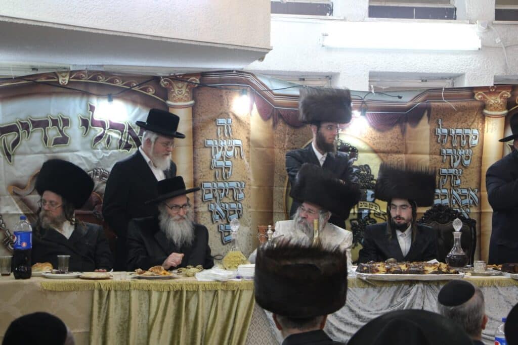 החסידים רקדו: שבע ברכות לבן האדמו"ר מראחוב