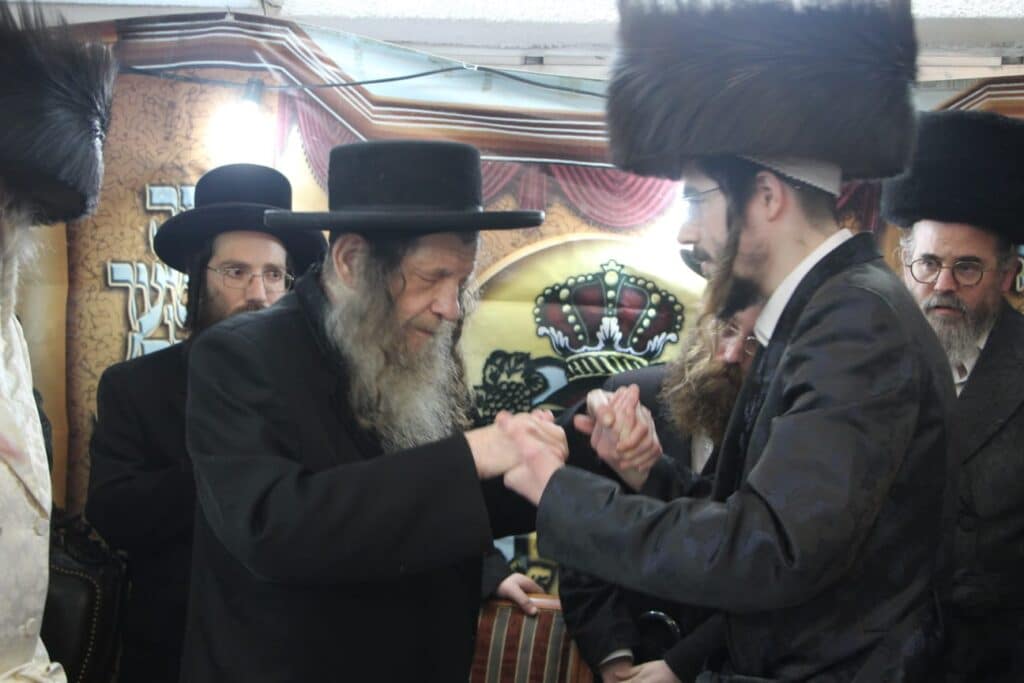 החסידים רקדו: שבע ברכות לבן האדמו"ר מראחוב