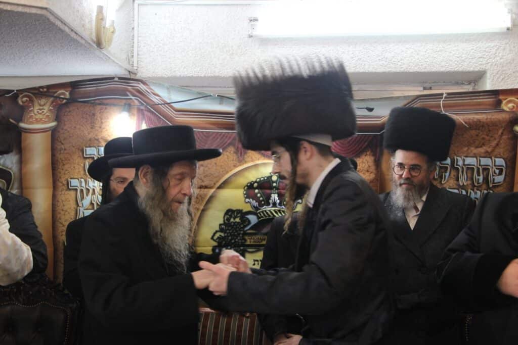 החסידים רקדו: שבע ברכות לבן האדמו"ר מראחוב