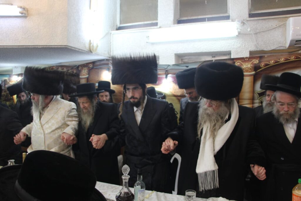 החסידים רקדו: שבע ברכות לבן האדמו"ר מראחוב