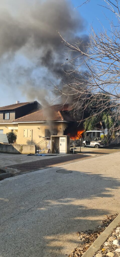 תיעוד: פגיעה ישירה של נ"ט בבית בכפר יובל
