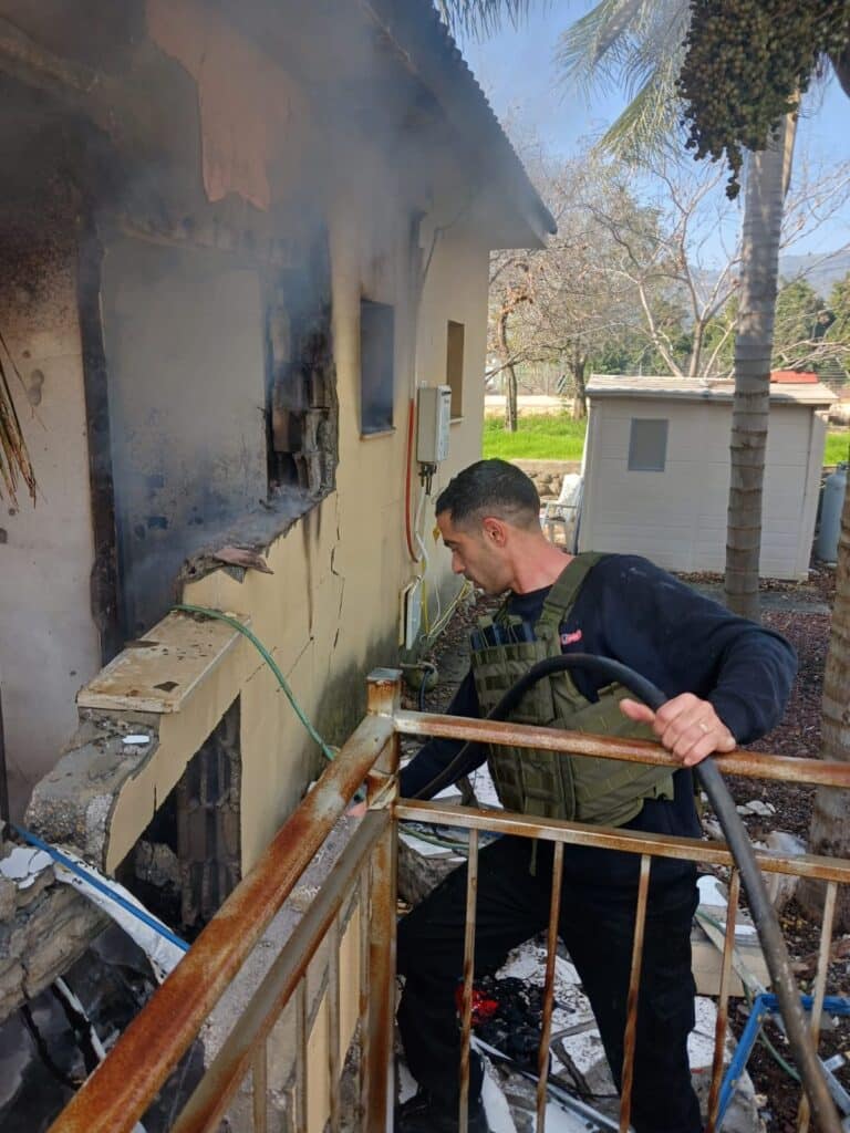 תיעוד: פגיעה ישירה של נ"ט בבית בכפר יובל