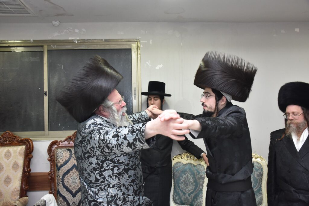 הרבי רקד עם החתן: שמחת השבע ברכות לבן האדמו"ר מראחוב
