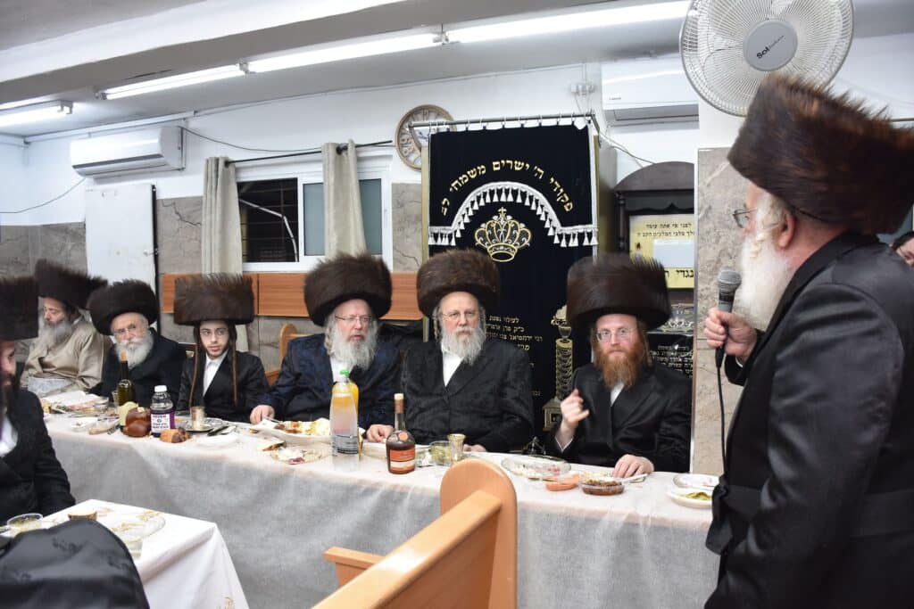 הרבי ערך שבע ברכות ורקד עם החתן