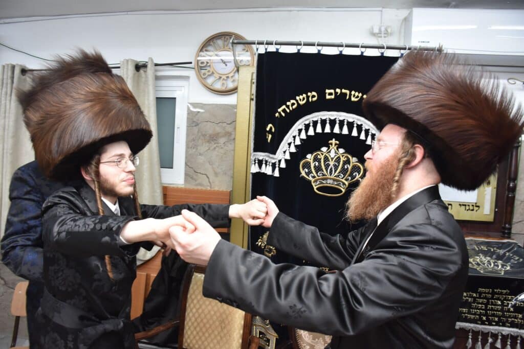 הרבי ערך שבע ברכות ורקד עם החתן