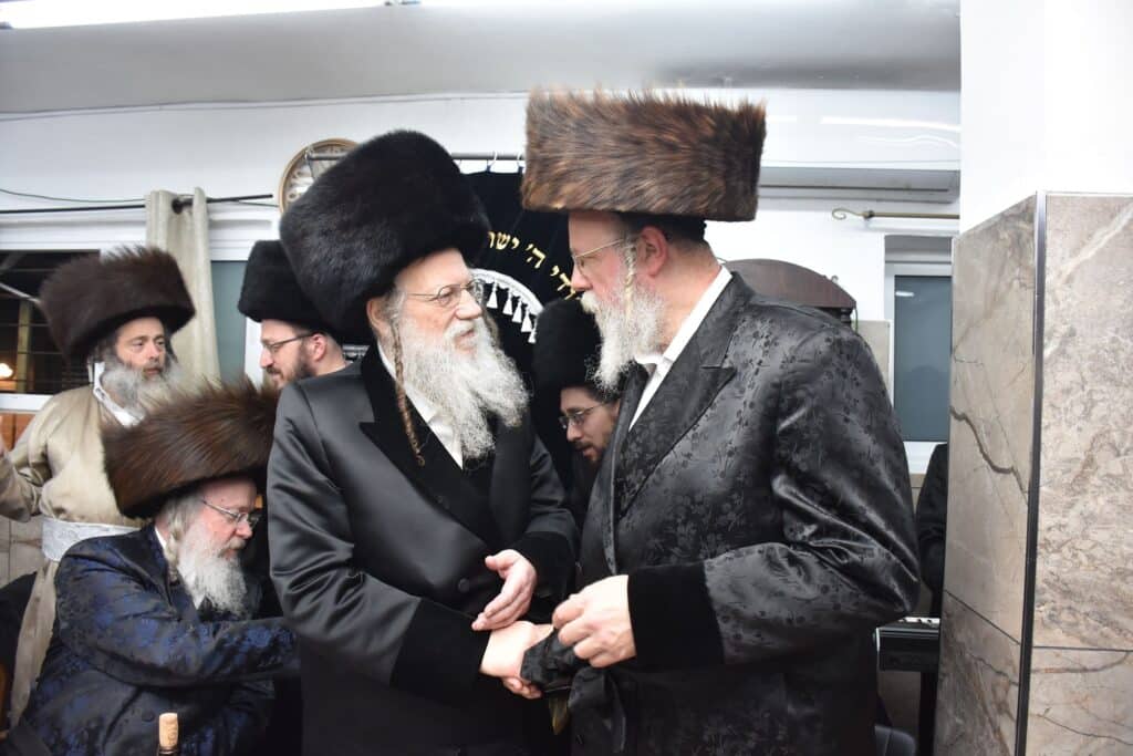 הרבי ערך שבע ברכות ורקד עם החתן