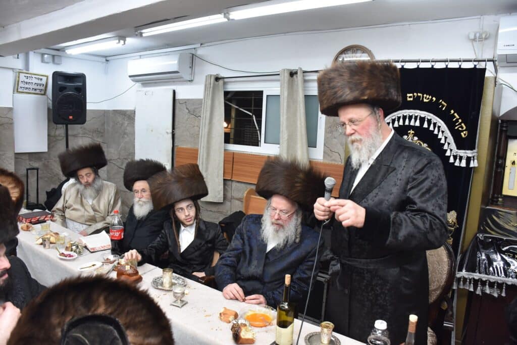 הרבי ערך שבע ברכות ורקד עם החתן