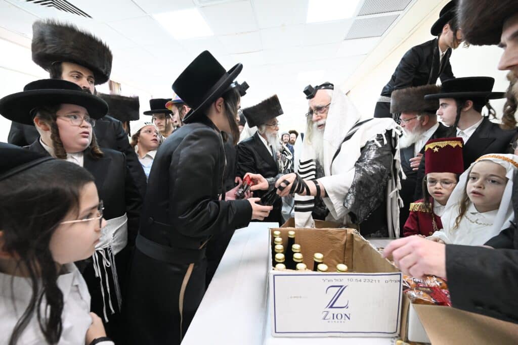 גלריה משמחת הפורים בחסידות צאנז