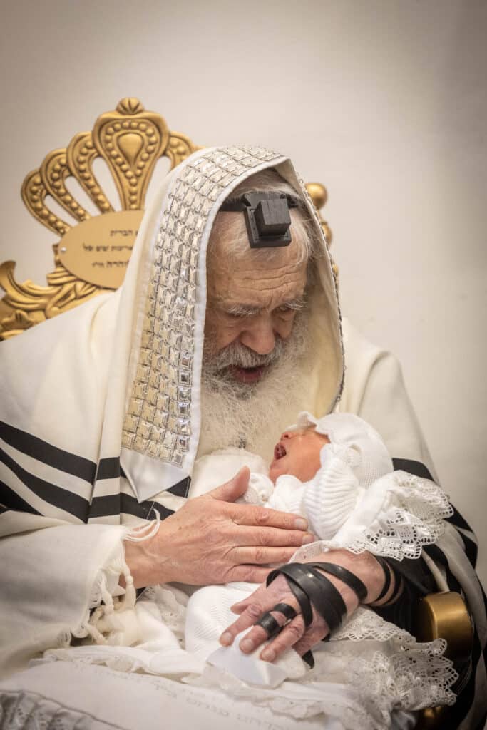 אלפים השתתפו בברית לבנו בכורו של ראש הישיבה הישיש
